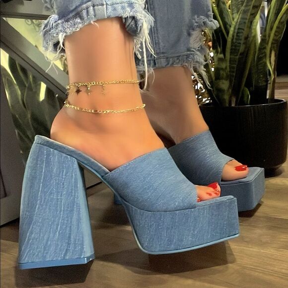 Denim Square Toe Wolf Heel - Picture 3 of 6